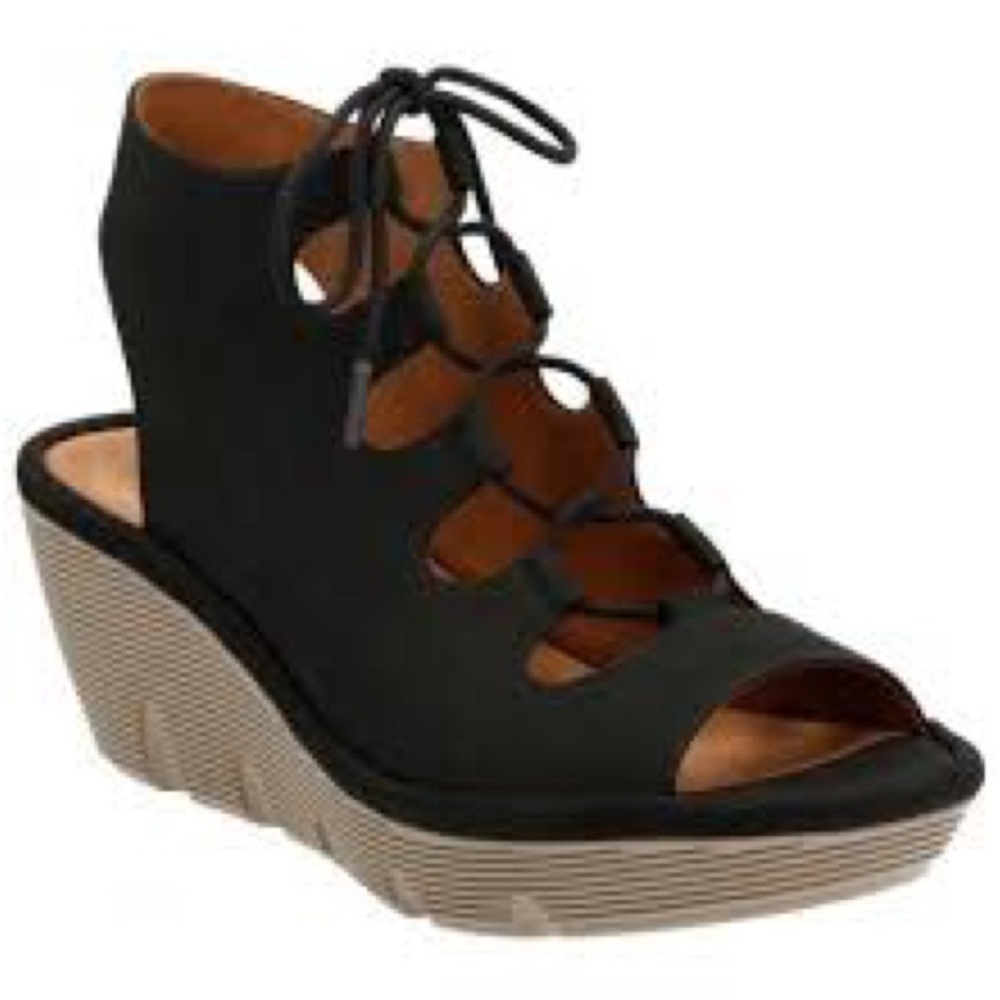 Clarks brand new retro style “Clarene Grace” wedge nubuck sandals.